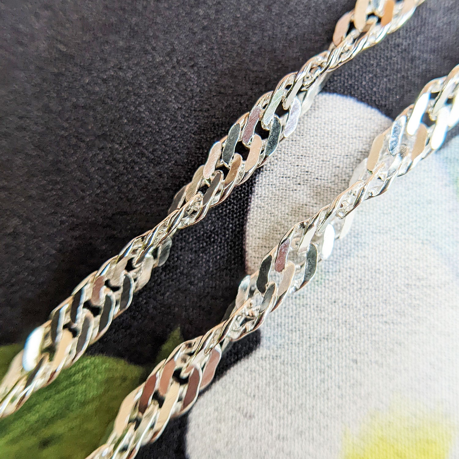 close up of singapore links on chain